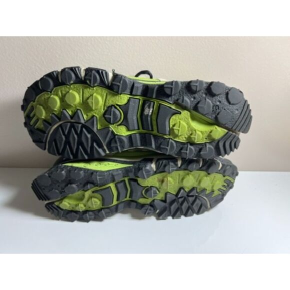Merrell lime green women's Cruise Trail and Running Shoe. Size 8. - Picture 8 of 9